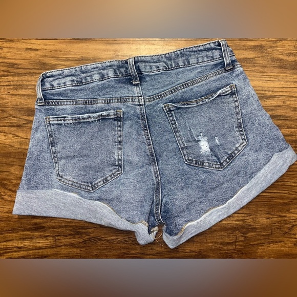 Regeneration by Celebrity Pink Mid Rise Shorts Size 11/30 - Picture 8 of 8